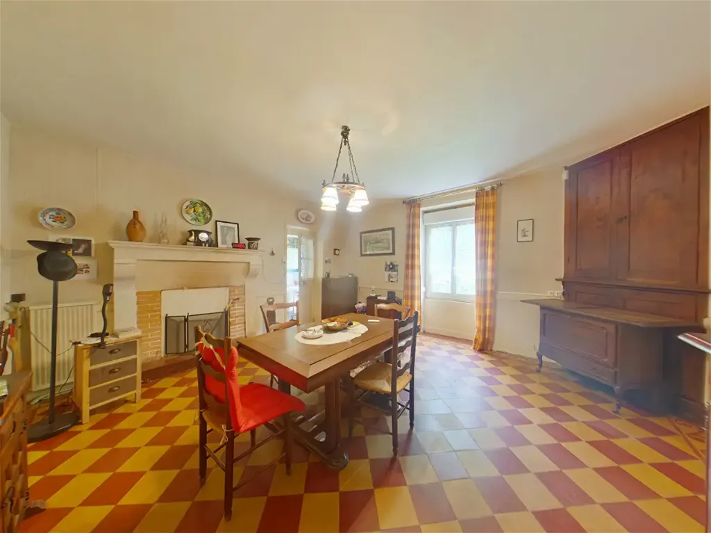 Salle à manger - Maison de Campagne à Rénover avec Dépendances à Lignac