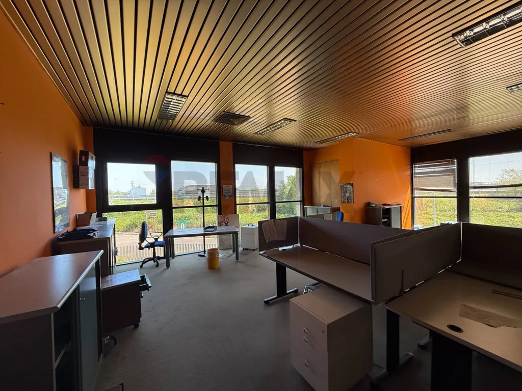 Bureau - Industrial Warehouse near Milan