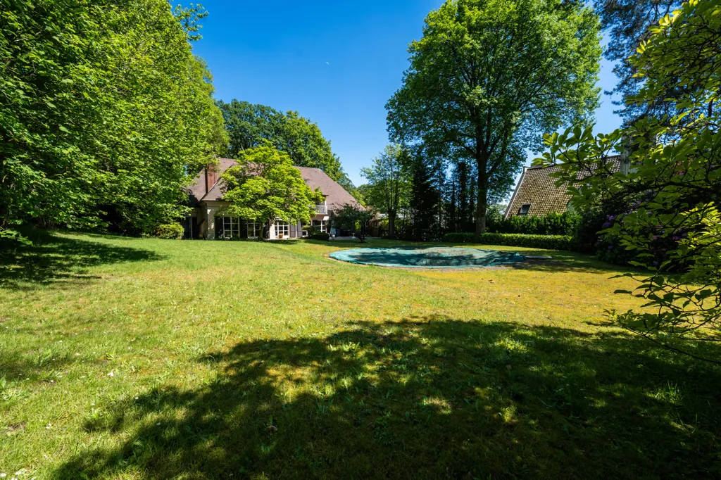 Jardin - Villa Charmante avec Piscine à Kraainem