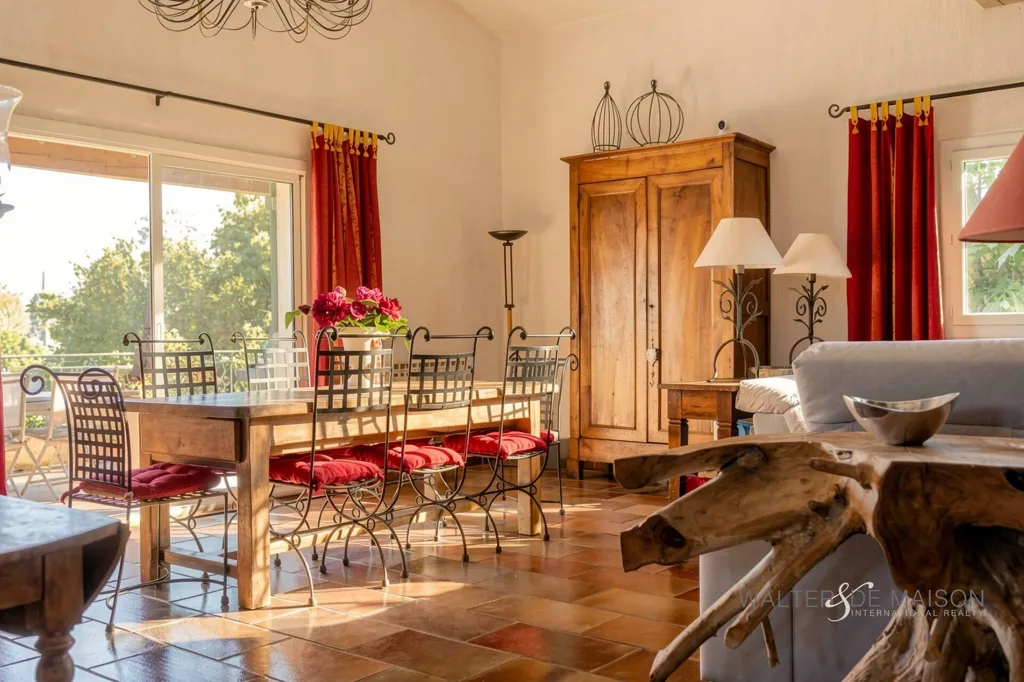 Dining Room - Villa with Independent Apartment in Le Pradet