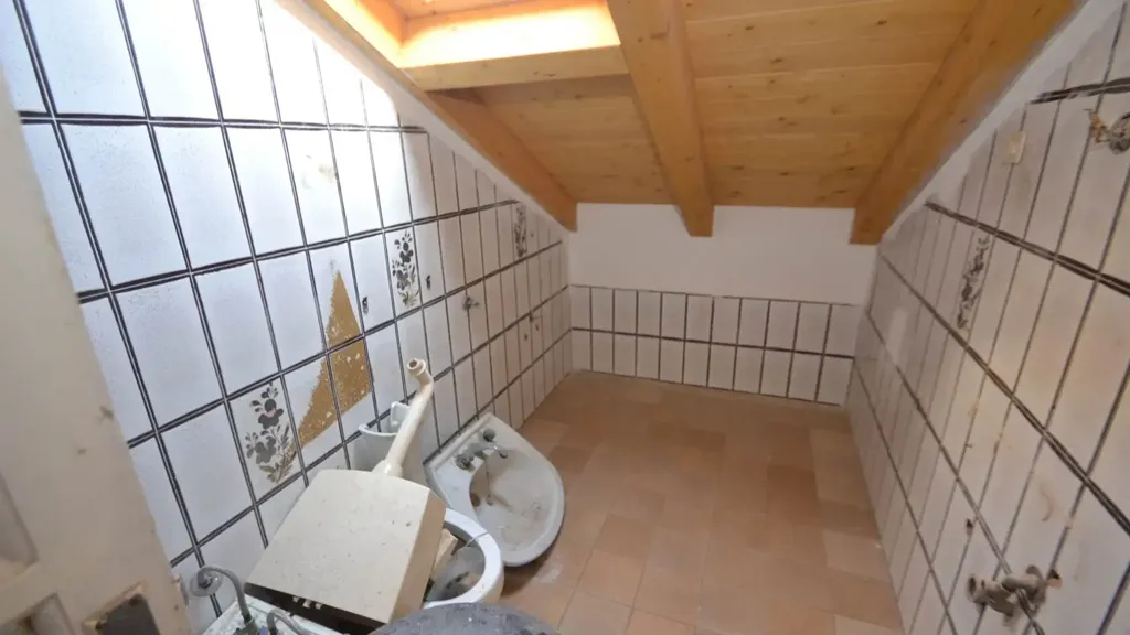 Salles de bain - Mansarded Apartment with Sea View in Rosignano Solvay