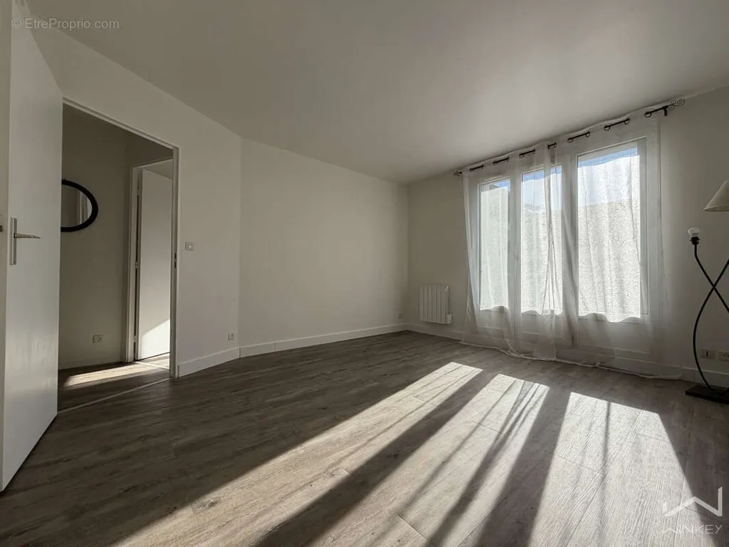 Rooms - Bright 2-Bed Flat with Parking in Mantes la Jolie