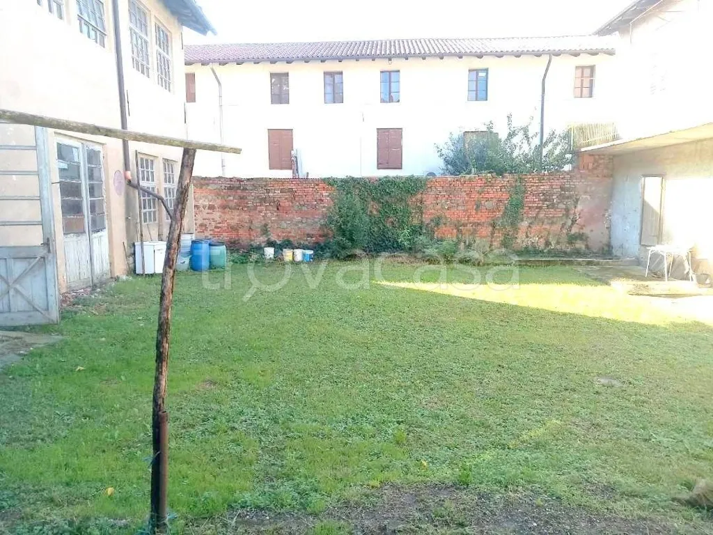 Aed - Villa for Renovation with Garden in Cormons