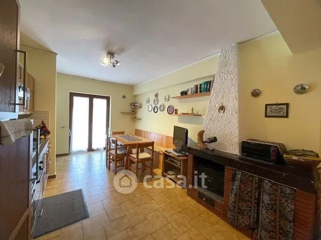 Salle à manger - Rearranged Apartment with Balcony in Castel di Sangro