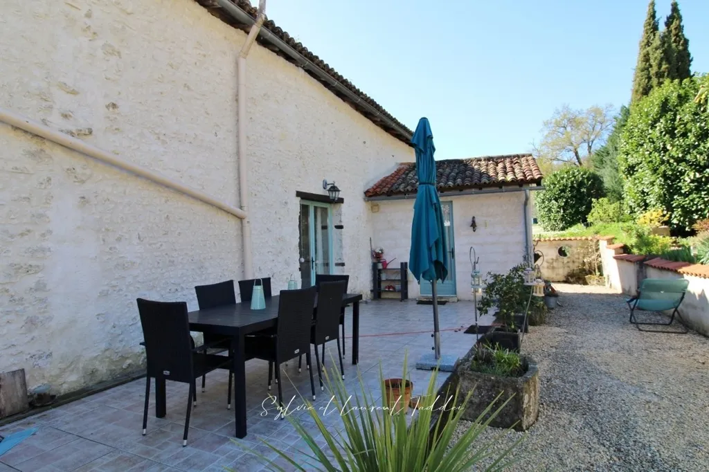 Terrace - Stone House with Pool near Montendre