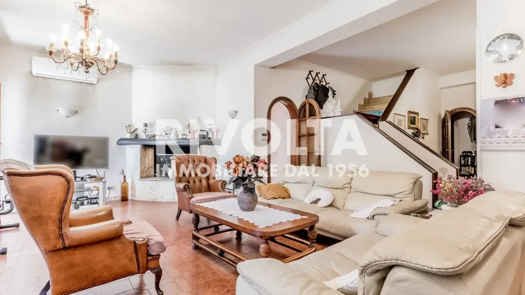 Séjour - Terraced Villa with Panoramic Terrace in Guidonia Montecelio
