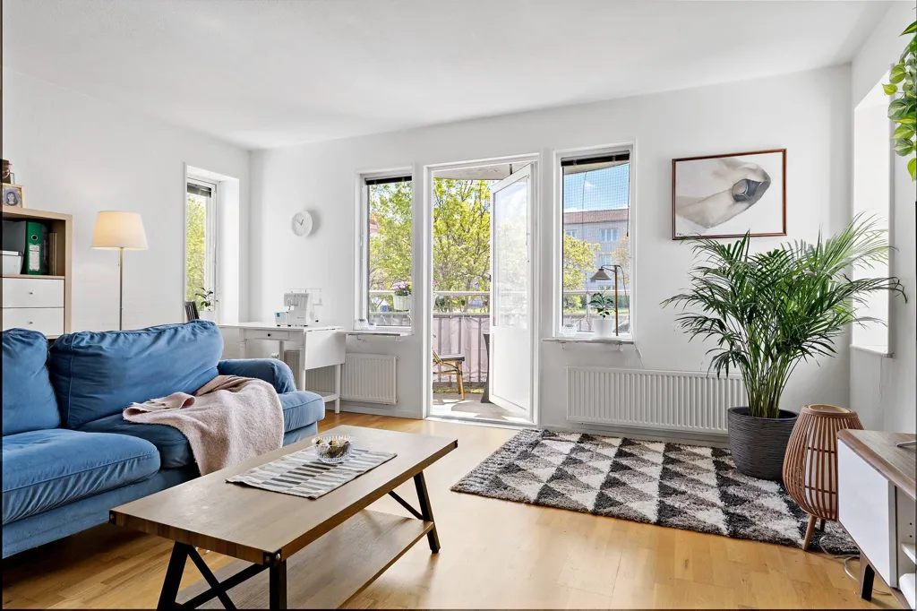 Elutuba - Four-Room Apartment with Balcony in Märsta Centre