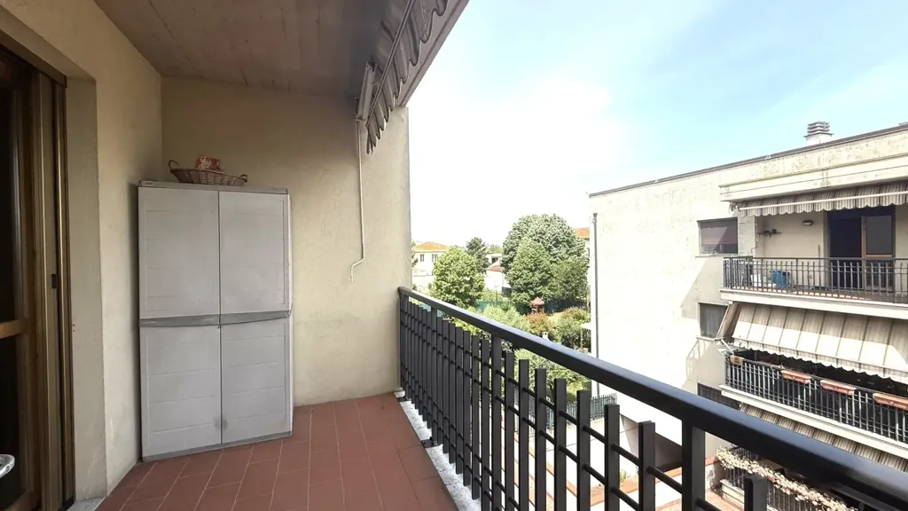 Rõdu - Bright Apartment with Terraces in Scandicci