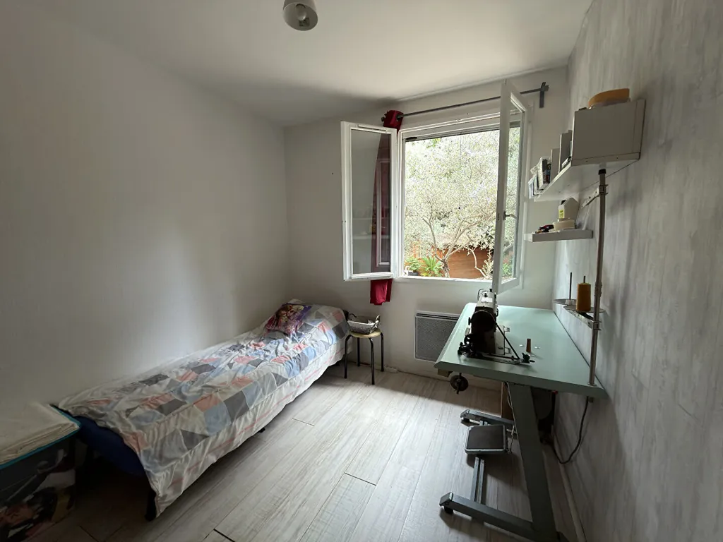 Pebble-Floor House with Pool in Seillons-Source-d'Argens