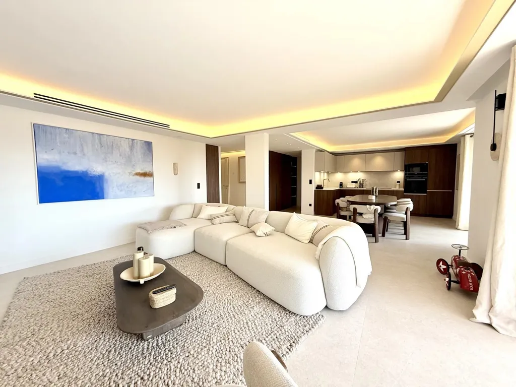 Séjour - Appartement Panoramique Vue Mer sur le Dernier Étage à Cannes
