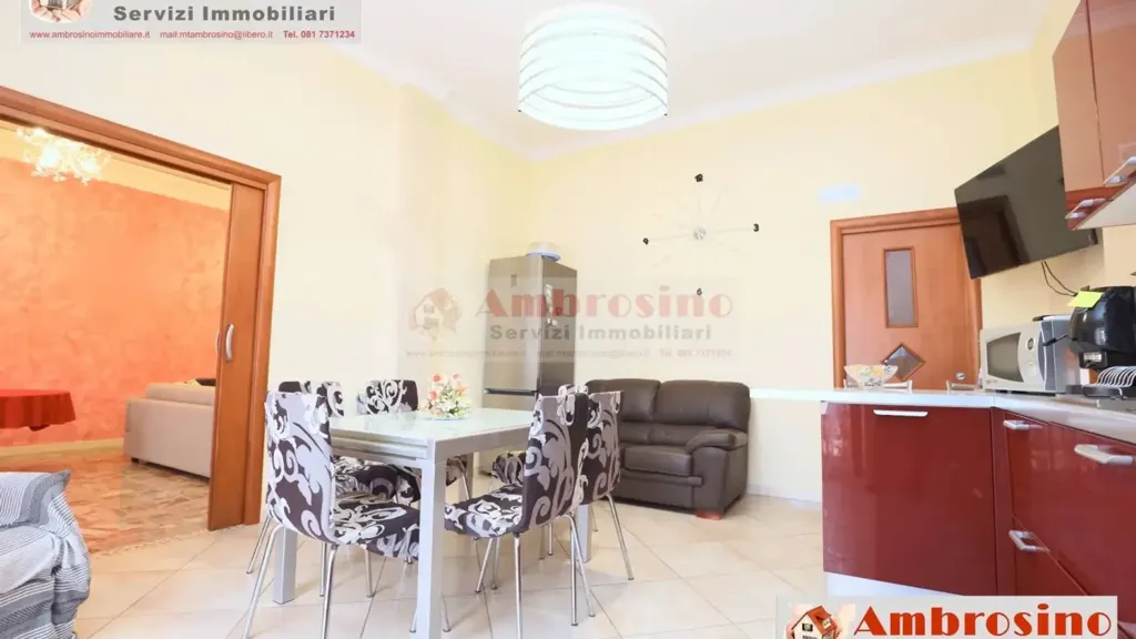 Elutuba - Trilocale with Large Terrace in Naples