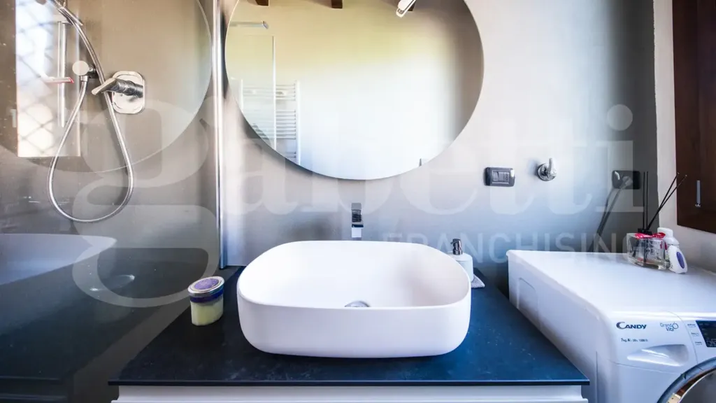 Salles de bain - Apartment with Balcony in Monte San Pietro