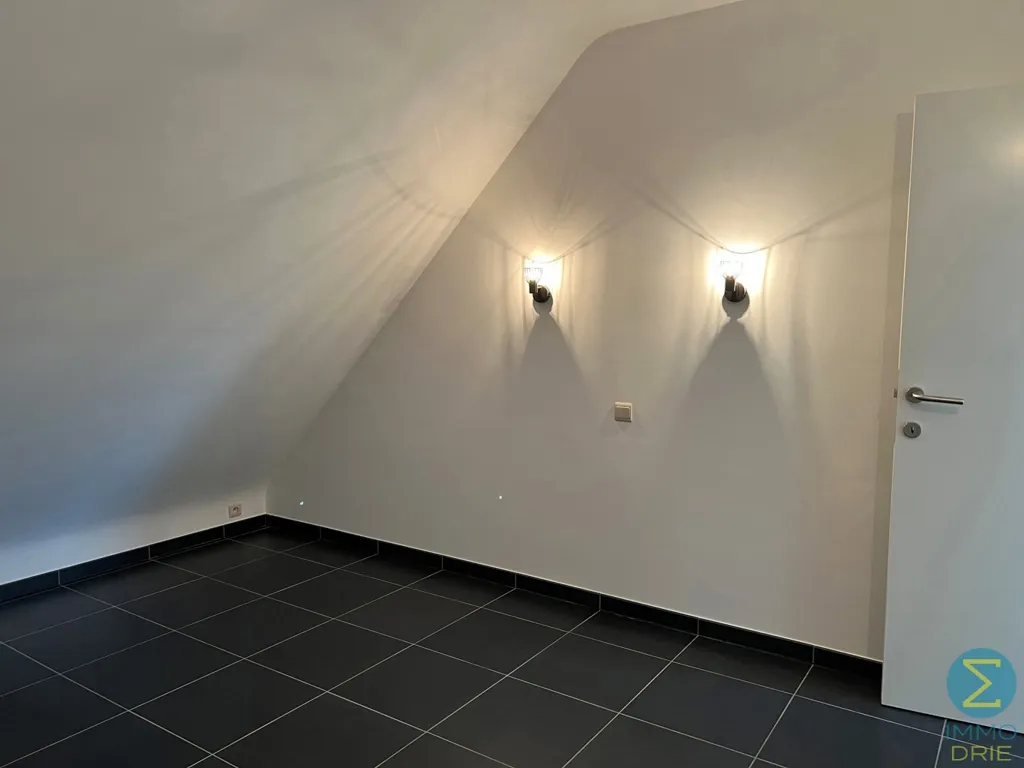 Toad - Dakflat with Large Terrace in Mol