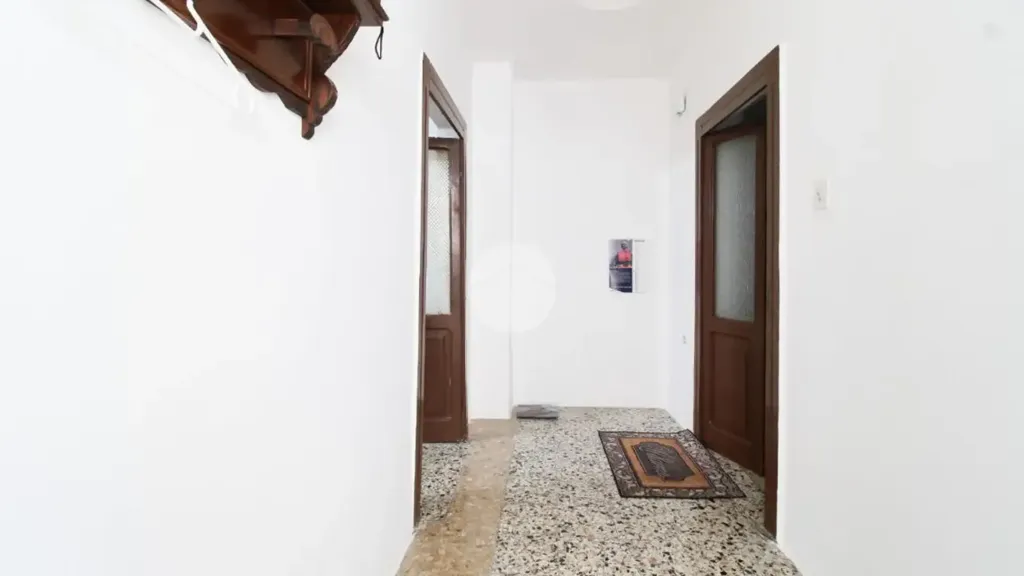 Flur - Semi-Independent House with Solar Panels in Atri