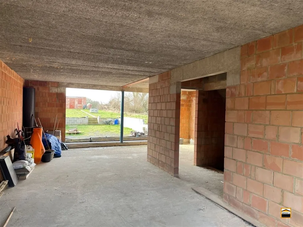 Garage - Terrain à Bâtir avec 2 Chambres à Heers