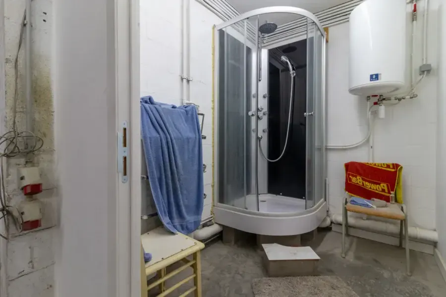 Salles de bain - Ensemble Professionnel avec Bureaux et Entrepôt à Wavre