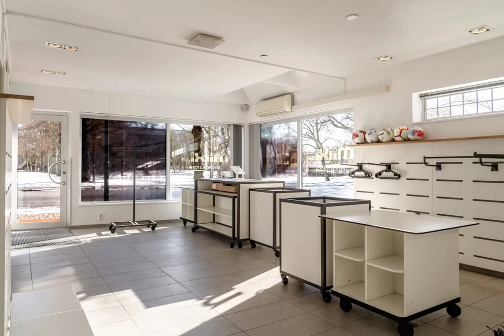 Pièces - Corner 1½-Floor Villa with Light Plan in Attractive Location
