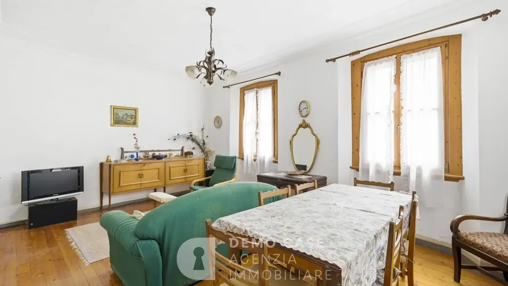 Soggiorno - Multi-Level Apartment in Chiavenna's Historic Centre