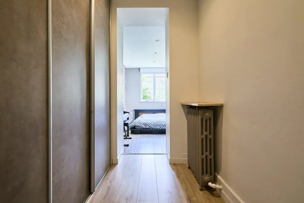 Esik - Family House with Patio in Roubaix