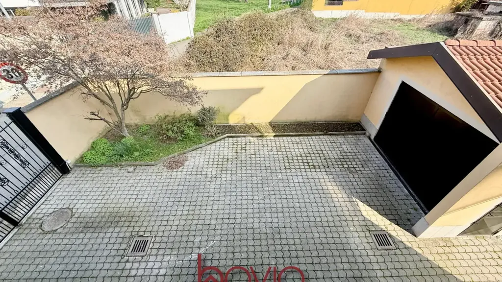 Exterior - Quadrilocale with Private Courtyard in Regio Parco, Turin