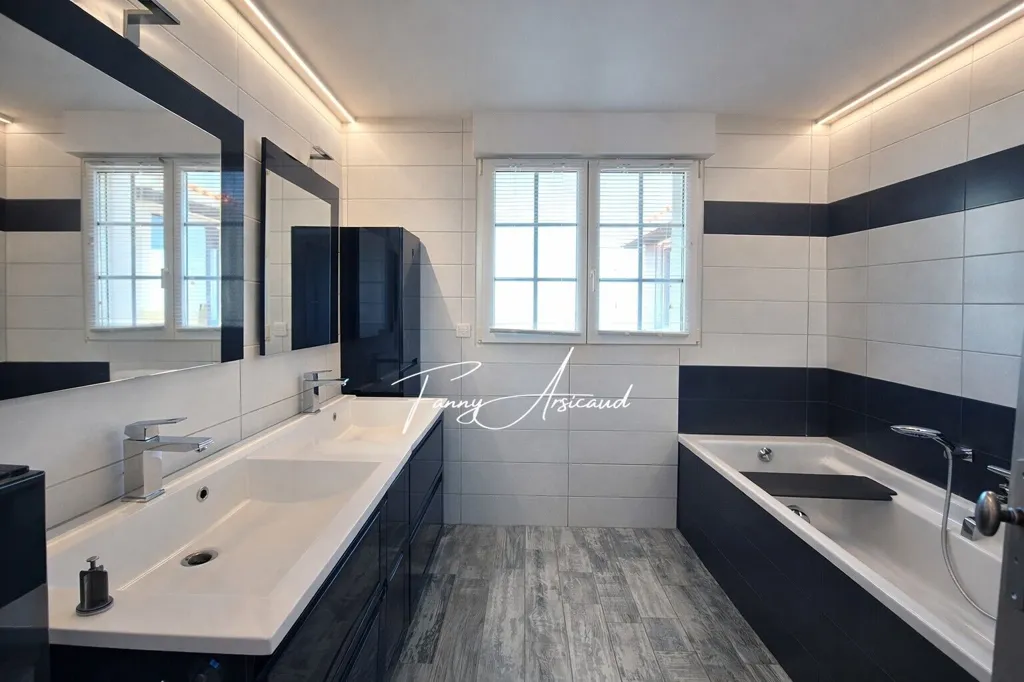 Salles de bain - Maison avec Vue Mer et Piscine à Esnandes
