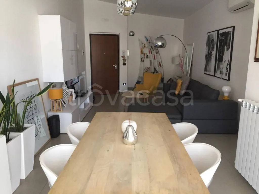 Salle à manger - Penthouse with 60m² Terrace in Caserta