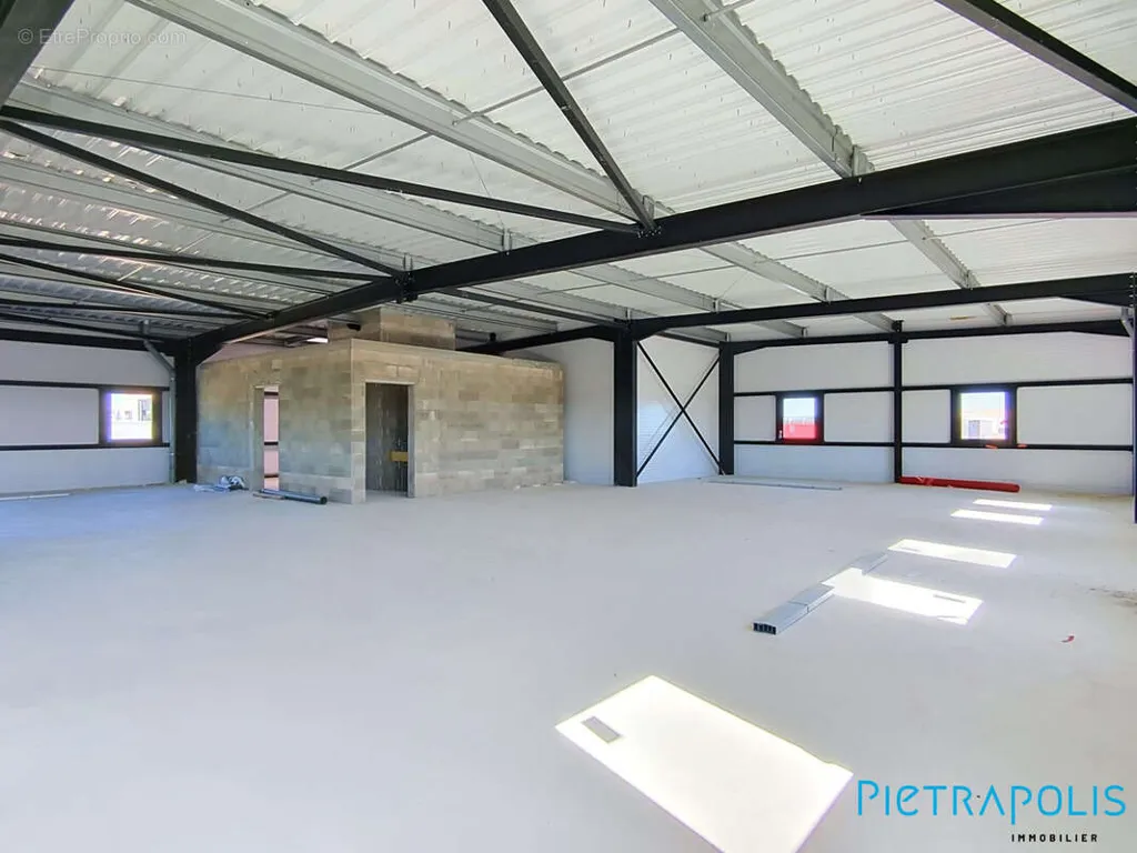Stanze - Office Space with Parking in Sete