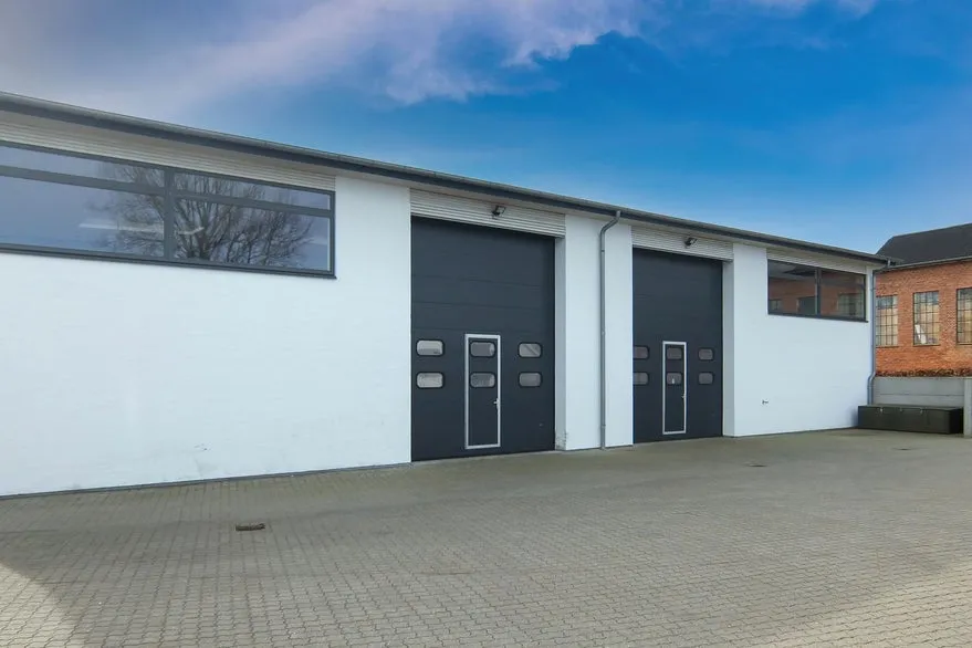 Välivaade - Warehouse with Heave Port in Aalborg