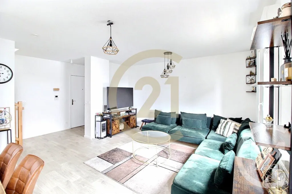 Soggiorno - Duplex Apartment with Terrace in Bobigny