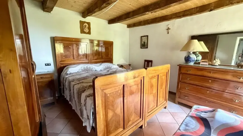Chambres - Historic Semidetached House with Balconies in Urida