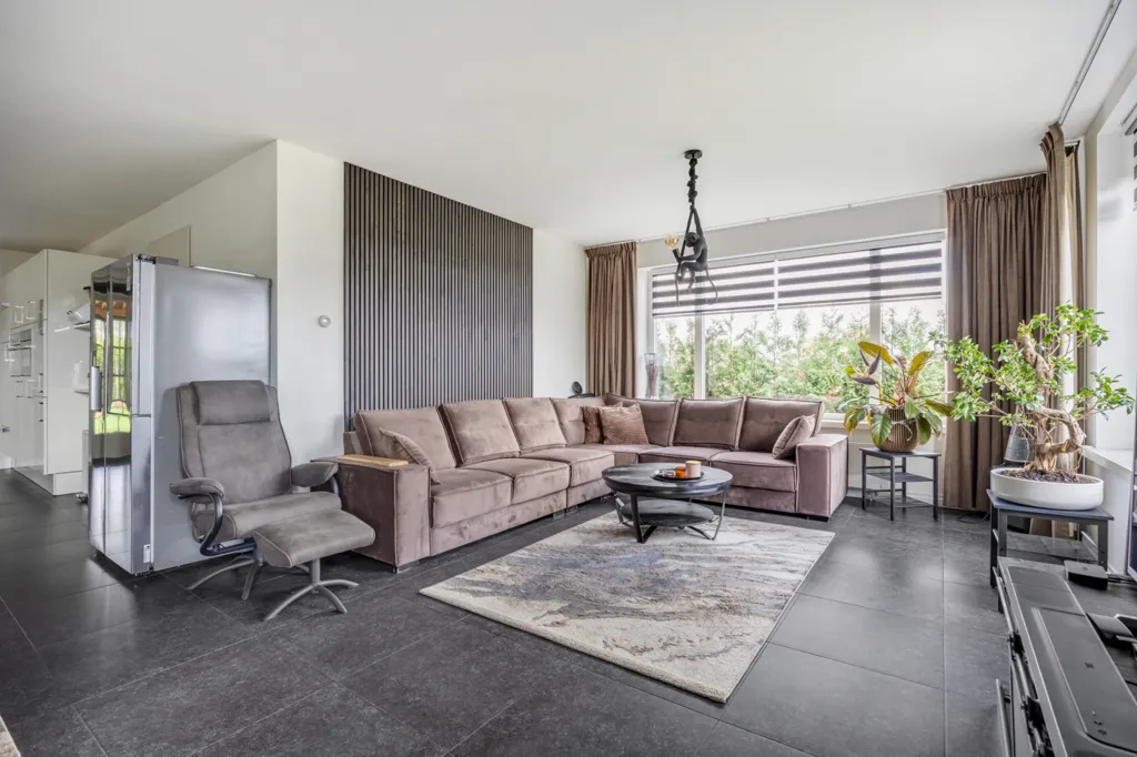 Elutuba - Detached House with Business Hall in Breda