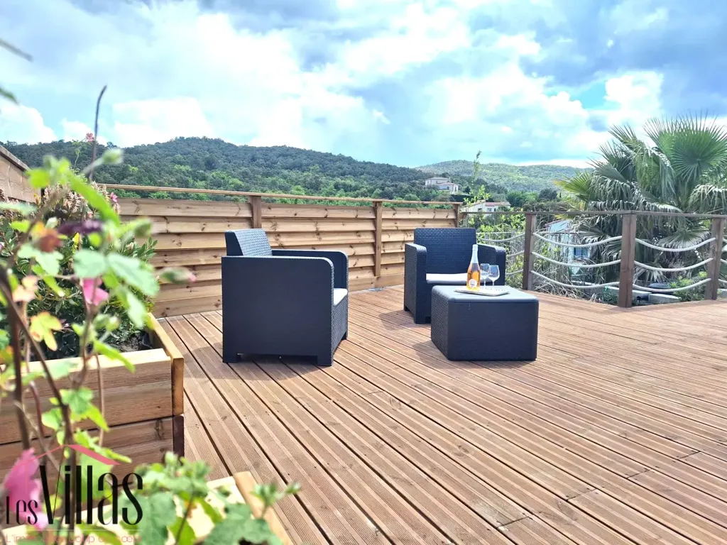 Terrasse - Villa Contemporaine avec Piscine près de Cér