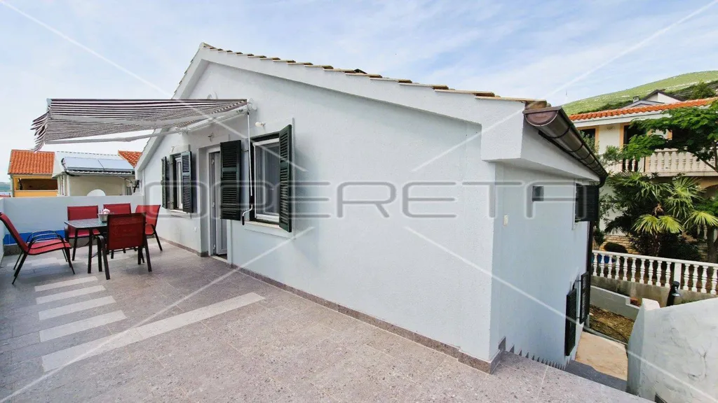 Terrasse - House with Sea View and Pool in Kruševo
