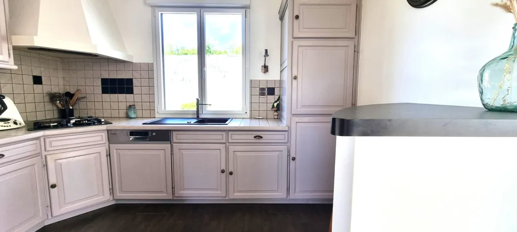 Cucina - Spacious House with Garden in Talensac