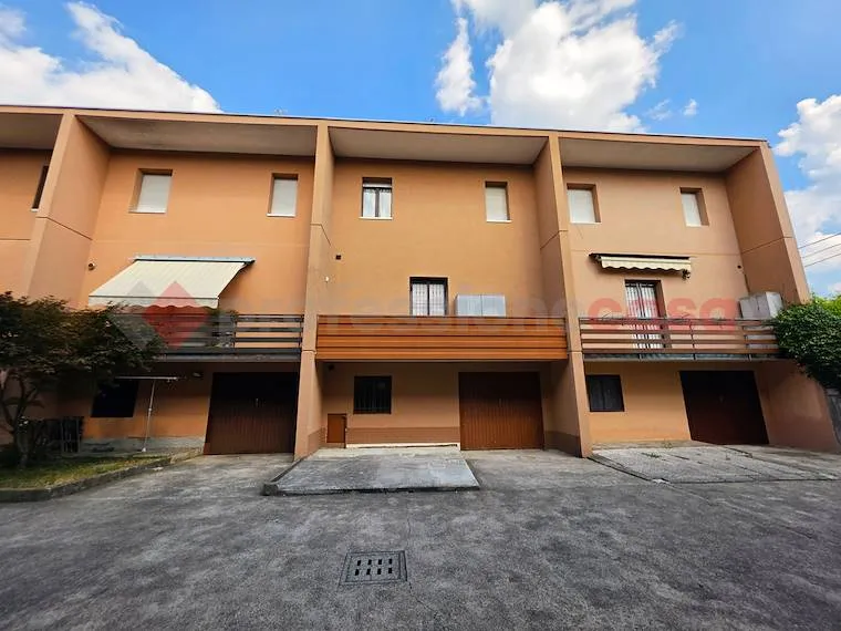 Terraced Villa with Garden View in Cadorago