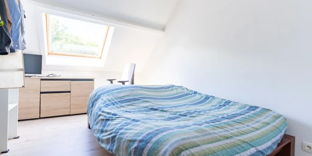 Chambres - Duplex Rénové avec Garage à Moeskroen