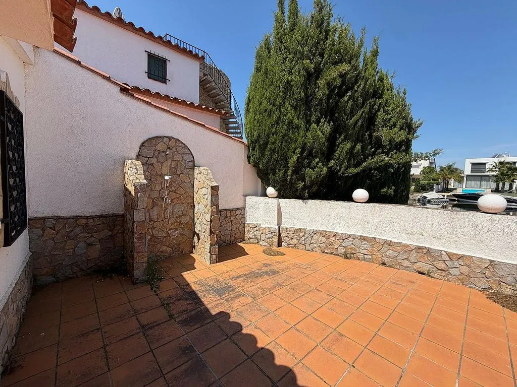 Aed - Chalet with Private Marina in Empuriabrava