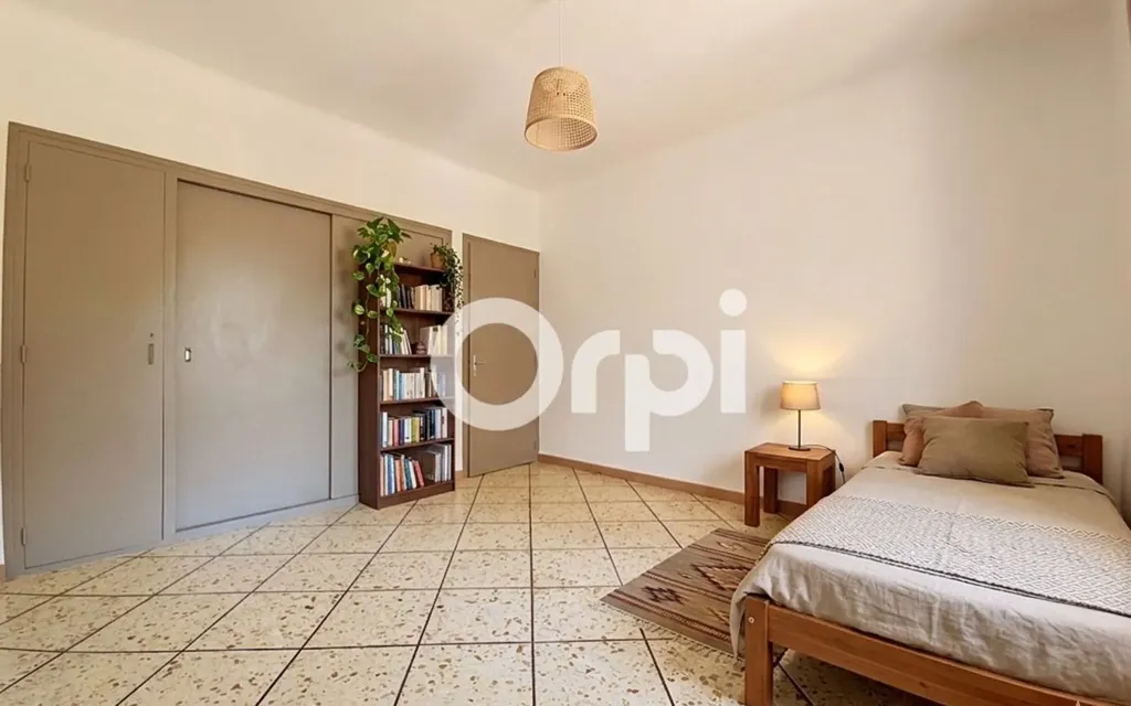 Chambres - Appartement T5 avec Parkings Privatifs à Canohès
