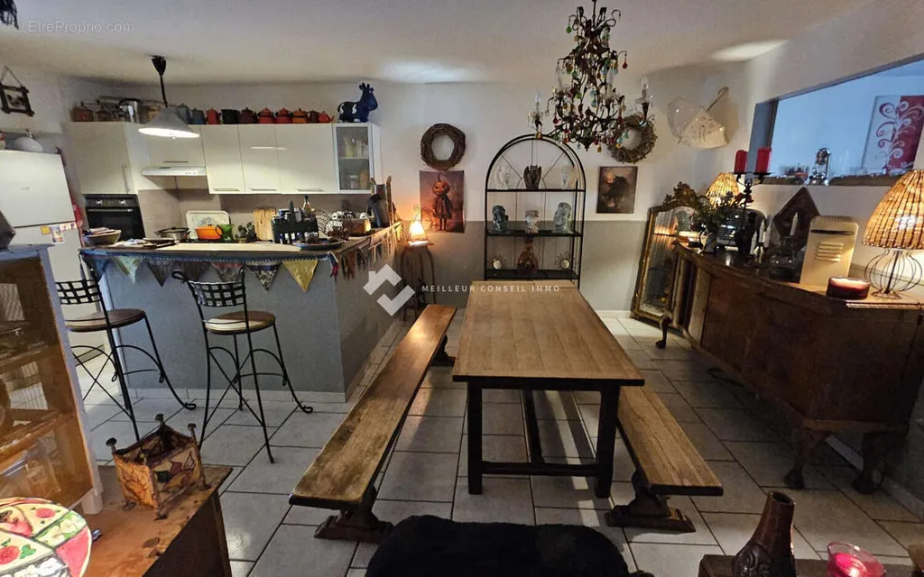 Salle à manger - Appartement de 572 m² avec Parking à Bessèges