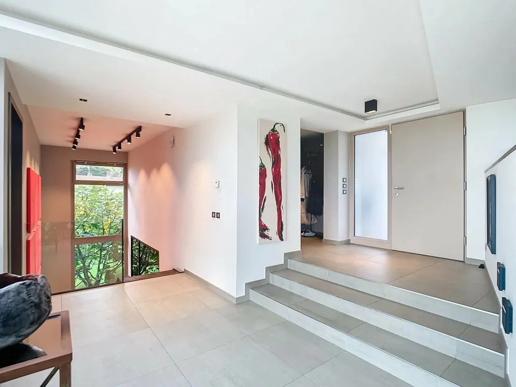 hallway_entrance