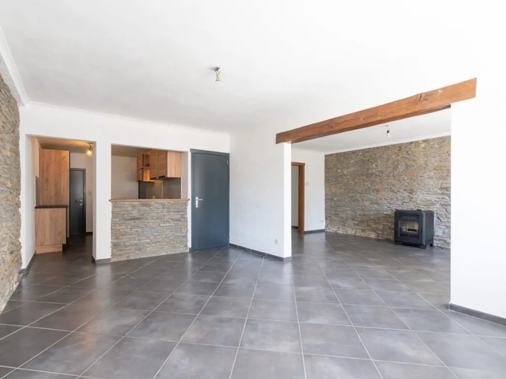 Séjour - Maison Rénovée avec Terrasse au Centre de Corbion