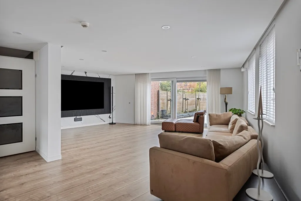 Séjour - Corner House with Solar Panels in The Hague