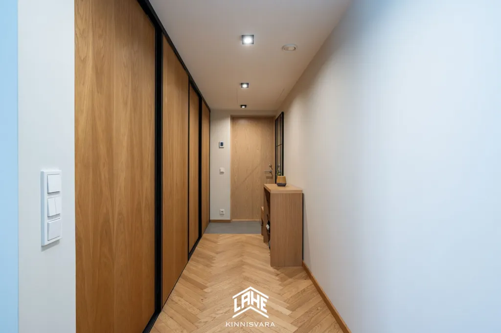 Esik - 5-Bedroom Apartment with Balcony in Tartu