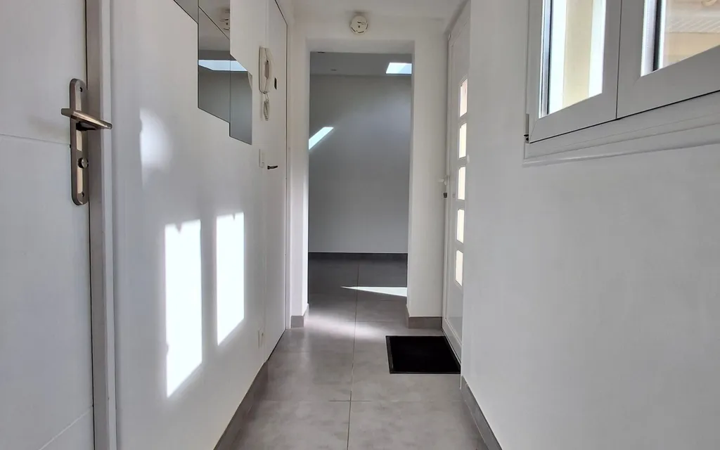 Esik - Refurbished 2-Bedroom House with Terrace in Ormesson-sur-Marne