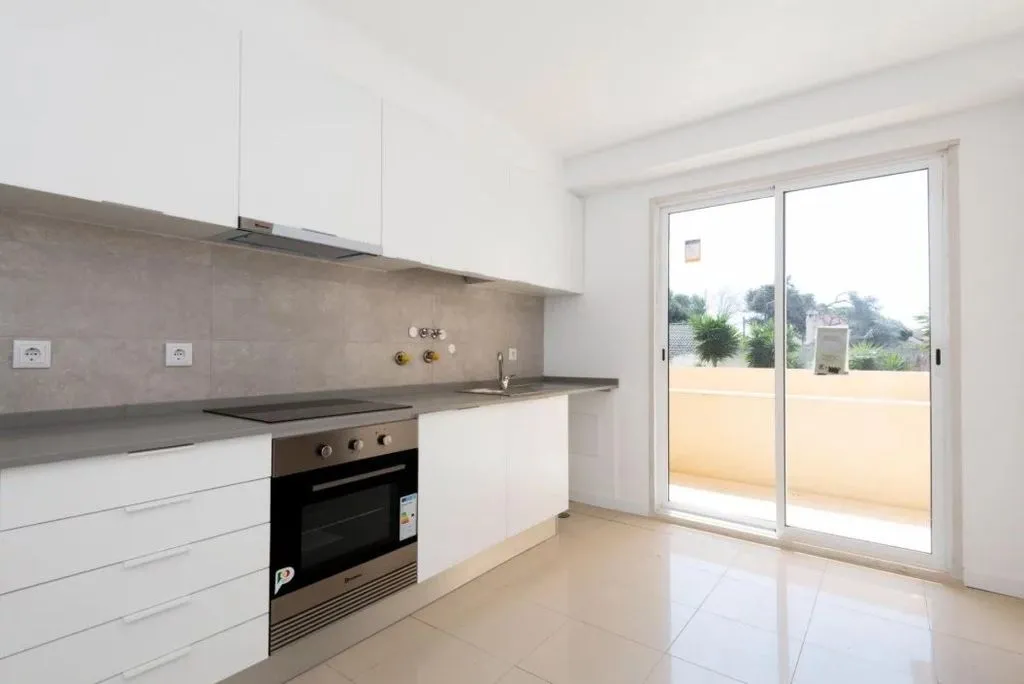 Cuisine - Three-Bedroom Villa with Greenbelt View in Cascais