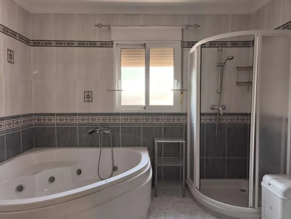 Bathrooms - Single-Story Villa with Pool in Jalón, Valencia
