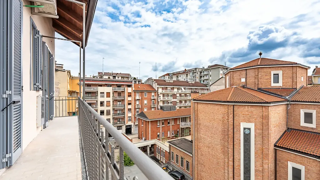 Balcone - Rustic-Style Apartment with Balcony in Turin