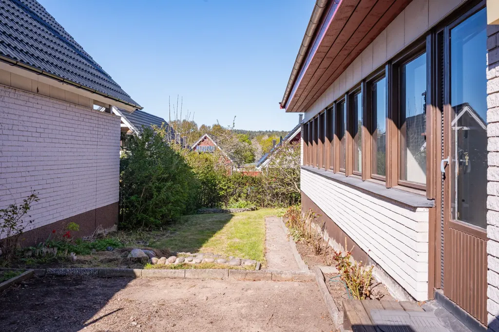 Extérieur - Family House with Development Potential in Åby