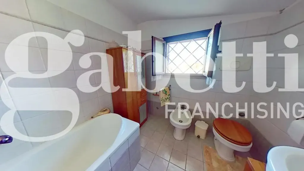 Salles de bain - Villa with Balcony and Garden in Ladispoli