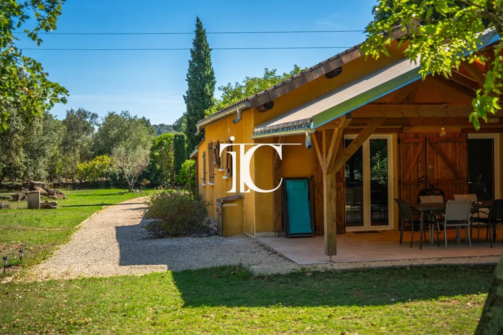 Terrasse - Villa avec Piscine et Jardin en Sud Ardèche